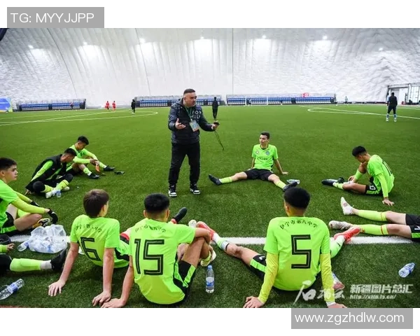 足球明星闪耀新疆绿茵场引领足球热潮点燃球迷激情 足球明星闪耀新疆绿茵场引领足球热潮点燃球迷激情