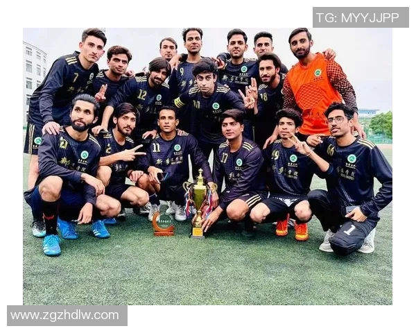 追逐绿茵梦想的足球明星们如何在艰辛中奋勇拼搏实现辉煌人生 追逐绿茵梦想的足球明星们如何在艰辛中奋勇拼搏实现辉煌人生