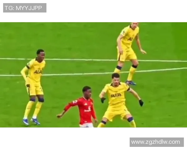 足球明星阿罗精彩瞬间集锦展现他在绿茵场上的风采与魅力