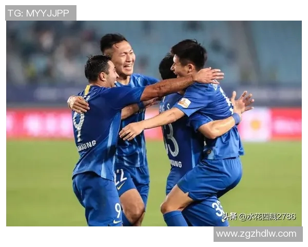 哪个球员在赛场之外悄然爱上了足球明星的浪漫故事揭秘 哪个球员在赛场之外悄然爱上了足球明星的浪漫故事揭秘