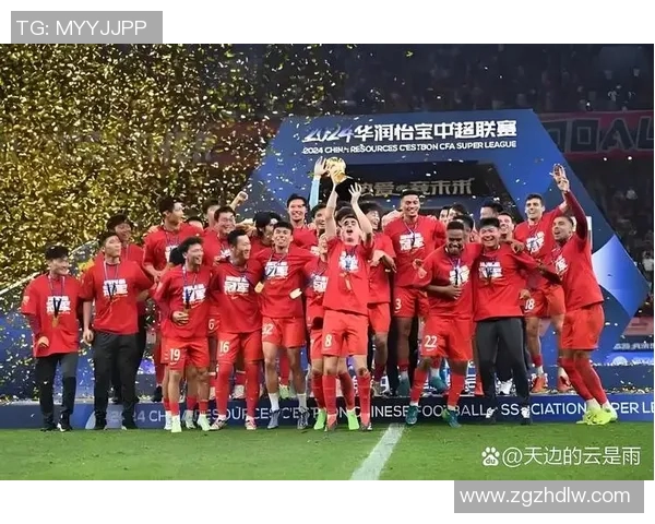 足球明星碰拳转场视频展现友谊与竞技精神的完美结合